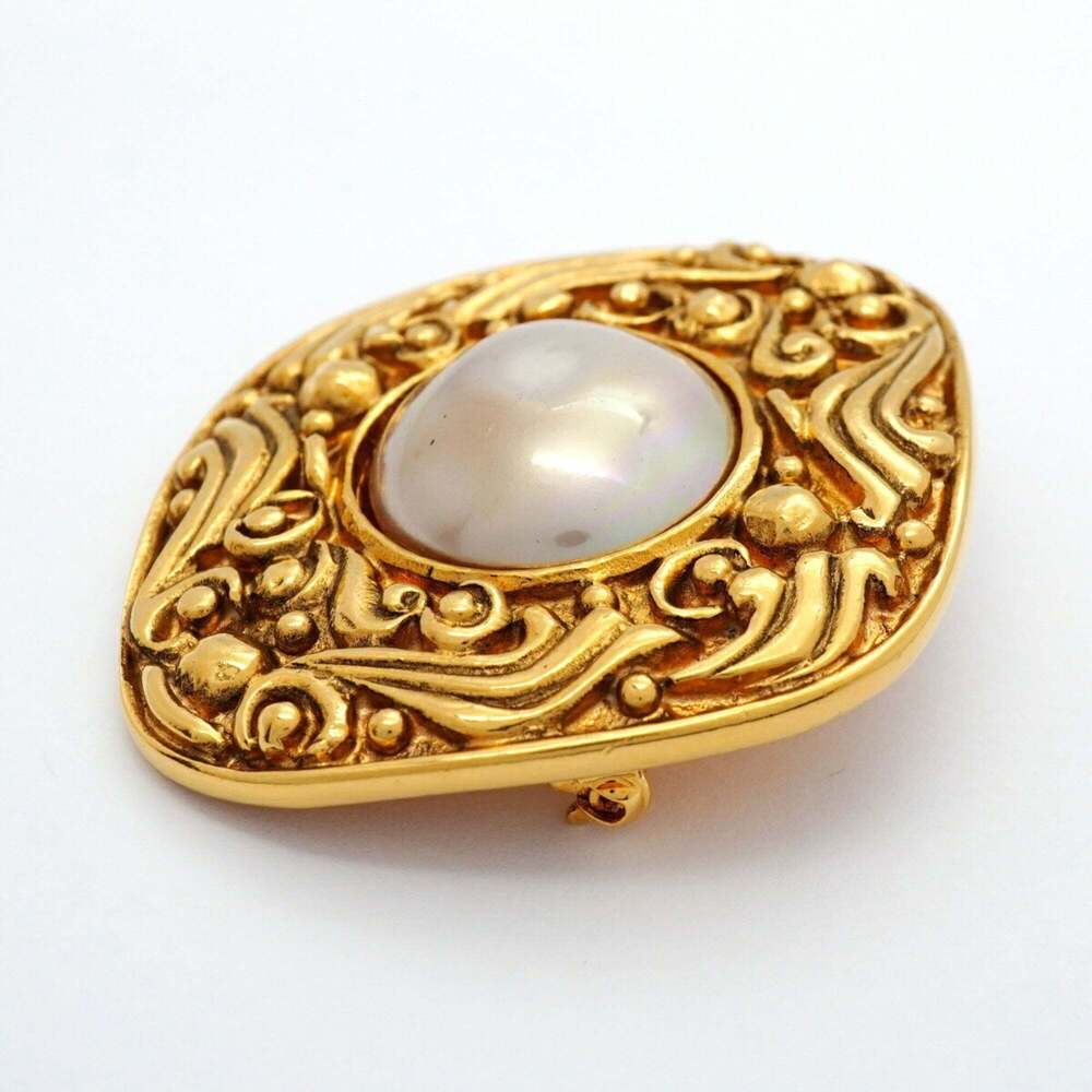 CHANEL Gold Pearl Brooch - Picture 2 of 9